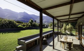 A Hilltop Country Retreat