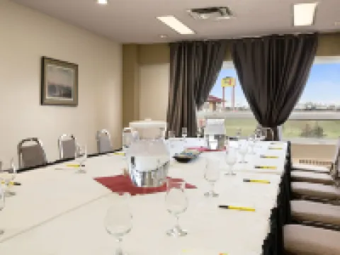 Super 8 by Wyndham Sherwood Park/Edmonton Area Hotels in Strathcona County