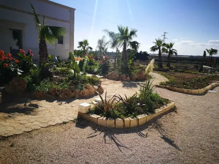 Agriturismo Mascava di Torre Guaceto Отели рядом с достопримечательностью «Colonne Terminali della Via Appia»