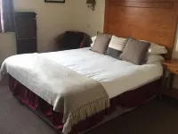 The Crown Inn Hotels in Swindon