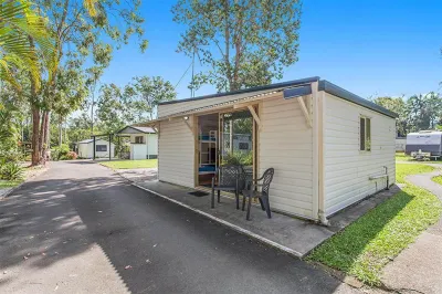 Landsborough Holiday Park Hotels in Bald Knob
