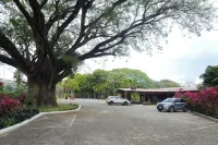 Hotel Las Espuelas, Bar & Restaurant - موقف سيارات