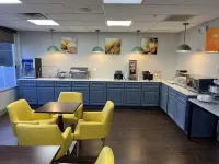 Comfort Suites Clearwater - Dunedin - breakfast