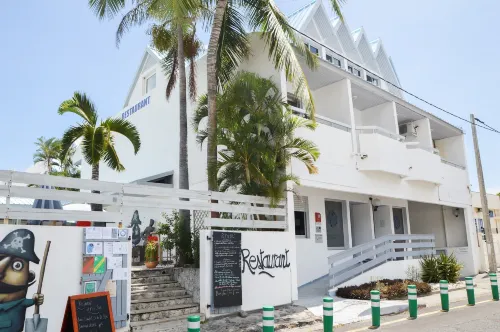 Hôtel le Grand Bleu Các khách sạn ở L'Ermitage-Les-Bains