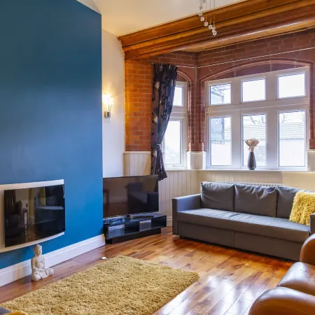 Whitefield Charm Cozy 2 Bedroom Apartment Sleeps 8
