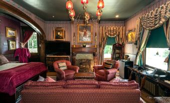 South Broadway Manor B&B - Near Fallingwater, Ohiopyle State Park, Hiking & Biking Trails Gap