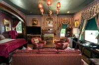 South Broadway Manor B&B - Near Fallingwater, Ohiopyle State Park, Hiking & Biking Trails Gap Hotel di Bullskin Township