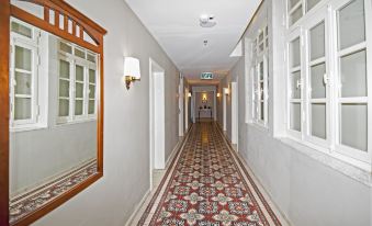 The Colony Hotel