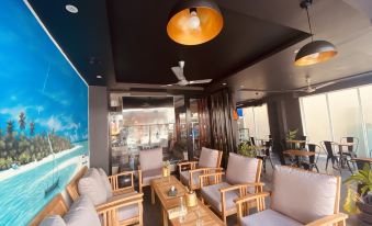 Turquoise Residence by UI