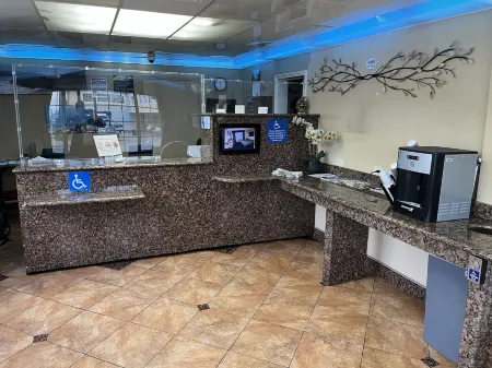 Inn at Bayshore Отели рядом с достопримечательностью «Публичная библиотека СанМатео»