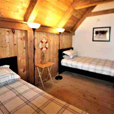 Waterfront Timber Frame Cottage! Rooms