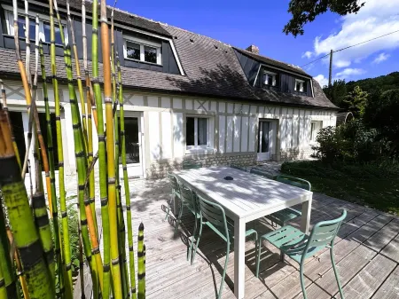 Cosy farmhouse with sauna and jacuzzi Отели в г. Кевийон