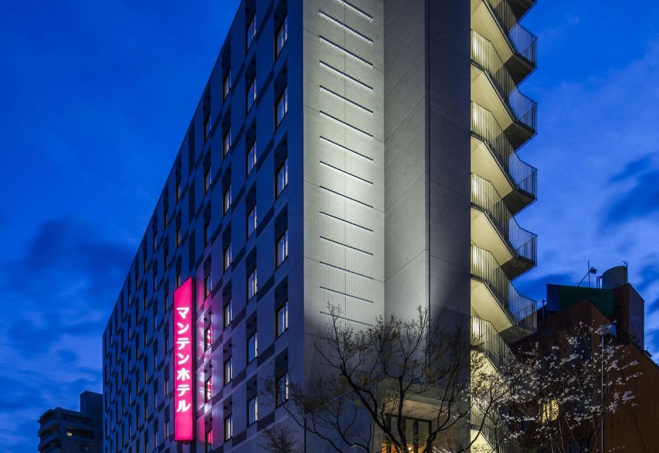 후쿠이 만텐 호텔 에키마에의 현대적인 외관