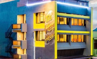 Full Moon' House - Hostel