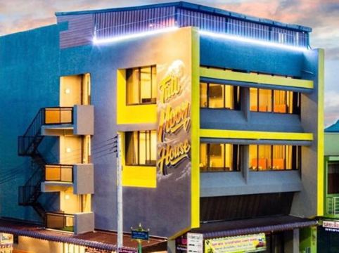 ฟูลมูน เฮ้าส์ - โฮสเทล