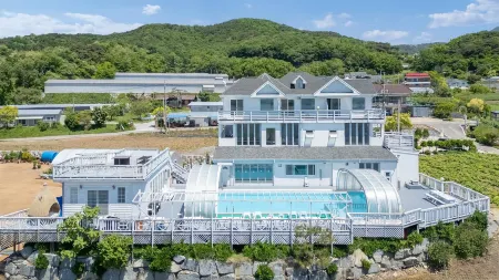 Ganghwa Imspa Pension Отели рядом с достопримечательностью «Dongmak Beach»