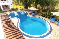 Queens Chateau Boutique Villa - Beach