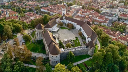 InterContinental Ljubljana Отели рядом с достопримечательностью «Cerkev Sv. Jakob»