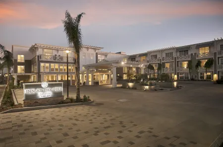 Inn at the Pier Pismo Beach, Curio Collection by Hilton