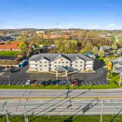 Super 8 by Wyndham Uniontown PA Hotel Exterior