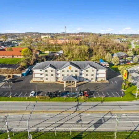 Super 8 by Wyndham Uniontown PA