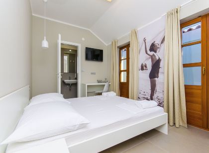 Hostel Dvor