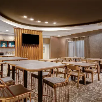 SpringHill Suites Erie Отели рядом с достопримечательностью «Торговый центр Millcreek Mall»