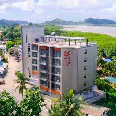 ウエスト プラザ ホテル アット レブー ストリート Hotel Exterior