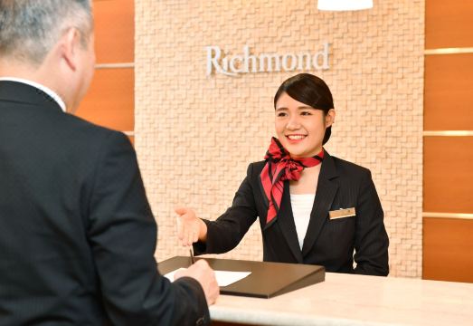 리치몬드 호텔 로비 전경