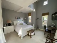 Luxurious 4Br Home Just Steps from Beach-Big Hot Tub,Fire Pit,AC,Bikes,2 K Beds