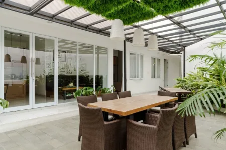 RedDoorz Plus Near Exit Toll Puncak 2