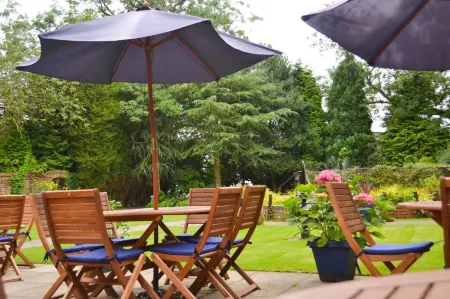 The Manor Guest House Отели рядом с достопримечательностью «Alton Towers Waterpark»