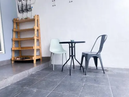 Surabaya Homey Near Juanda Airport Syariah Отели в г. Sedati