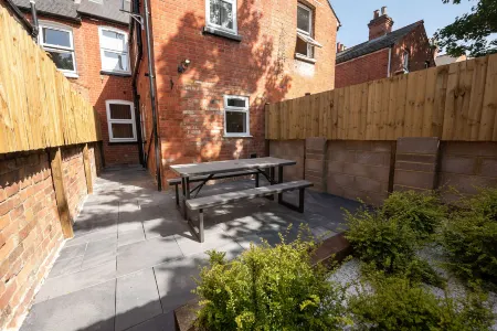 Franklin Lodge Отели рядом с достопримечательностью «Reading University Muslim Centre»