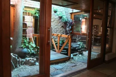 A la Martha's Air-Port Guest House Hotels near Arkenstone