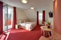 Hotel Willa Odkrywców Hotels near Dom Gerharta i Carla Hauptmannów