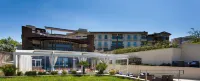 Blue Waves Resort Hotel di 