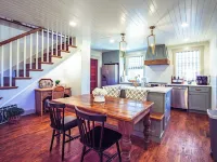Charming 2-bedroom + Loft  cottage in Maryville Tennessee