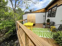 The Downtown Flat at Creekside