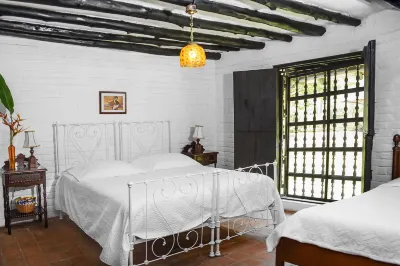 Eco Hotel Hacienda El Diamante Hotels near San Pedro Cathedral