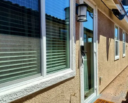 Cozy 1-Bedroom Getaway with 2 Comfy Beds – Perfect for Relaxation! Hotels in Avondale