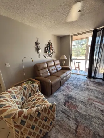 Venetian Haven, Private Entrance