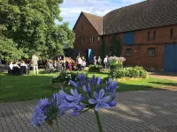 Hofgarten und Hotel am Kloster
