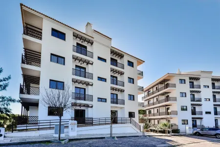 Falesia Beach B Отели рядом с достопримечательностью «Пляж Фалезия»