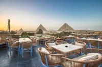 Shadow Pyramids View Inn