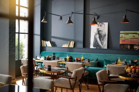 Hotel Victoria Отели в г. Валанс