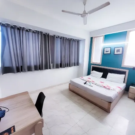 Roomshala 150 Happy Inn Vinod Nagar Отели рядом с достопримечательностью «Озеро Санджей»