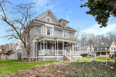 Historic Renovated Home Steps to Notre Dame 103