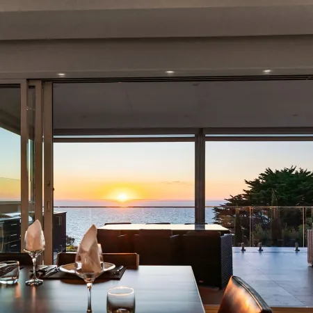 Hillside Luxe with Spa   Bay Views