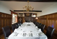Cwrt Bleddyn Hotel - 조식 운영